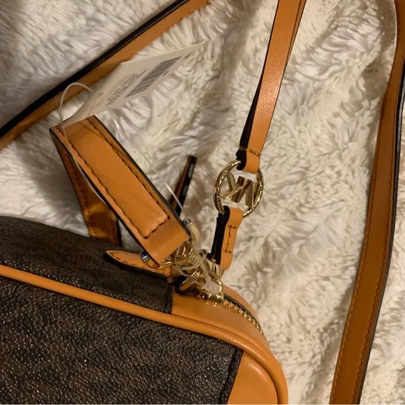 Michael Kors Jet Set Crossbody Bag - Picture 7 of 8